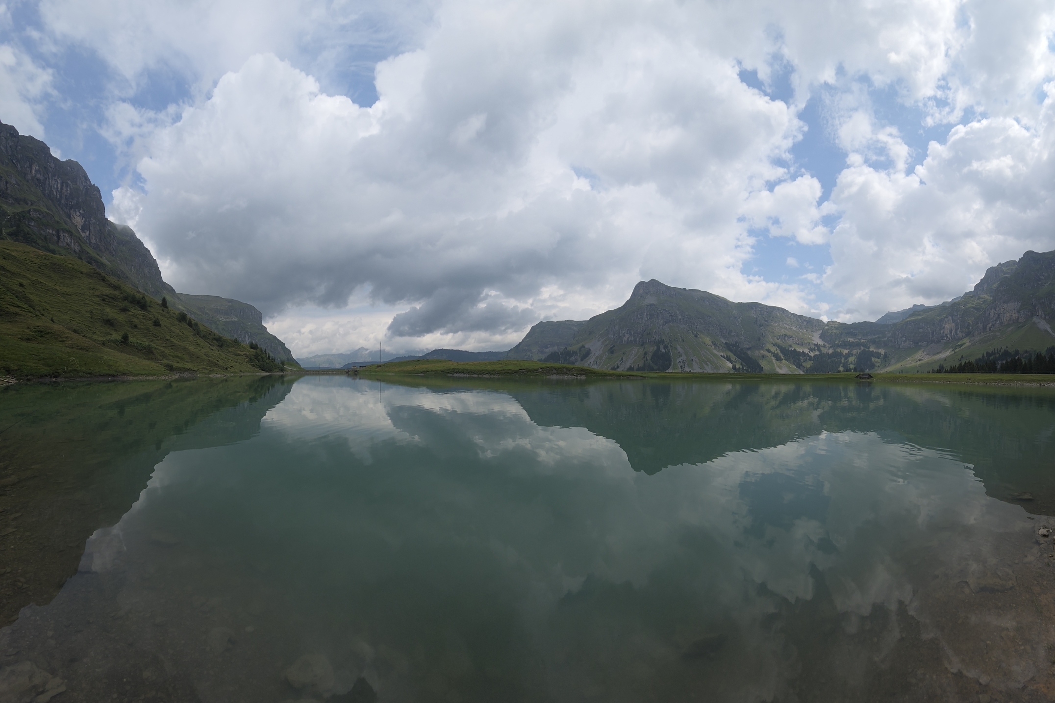 Fischen am Waldisee im Kanton Schwyz